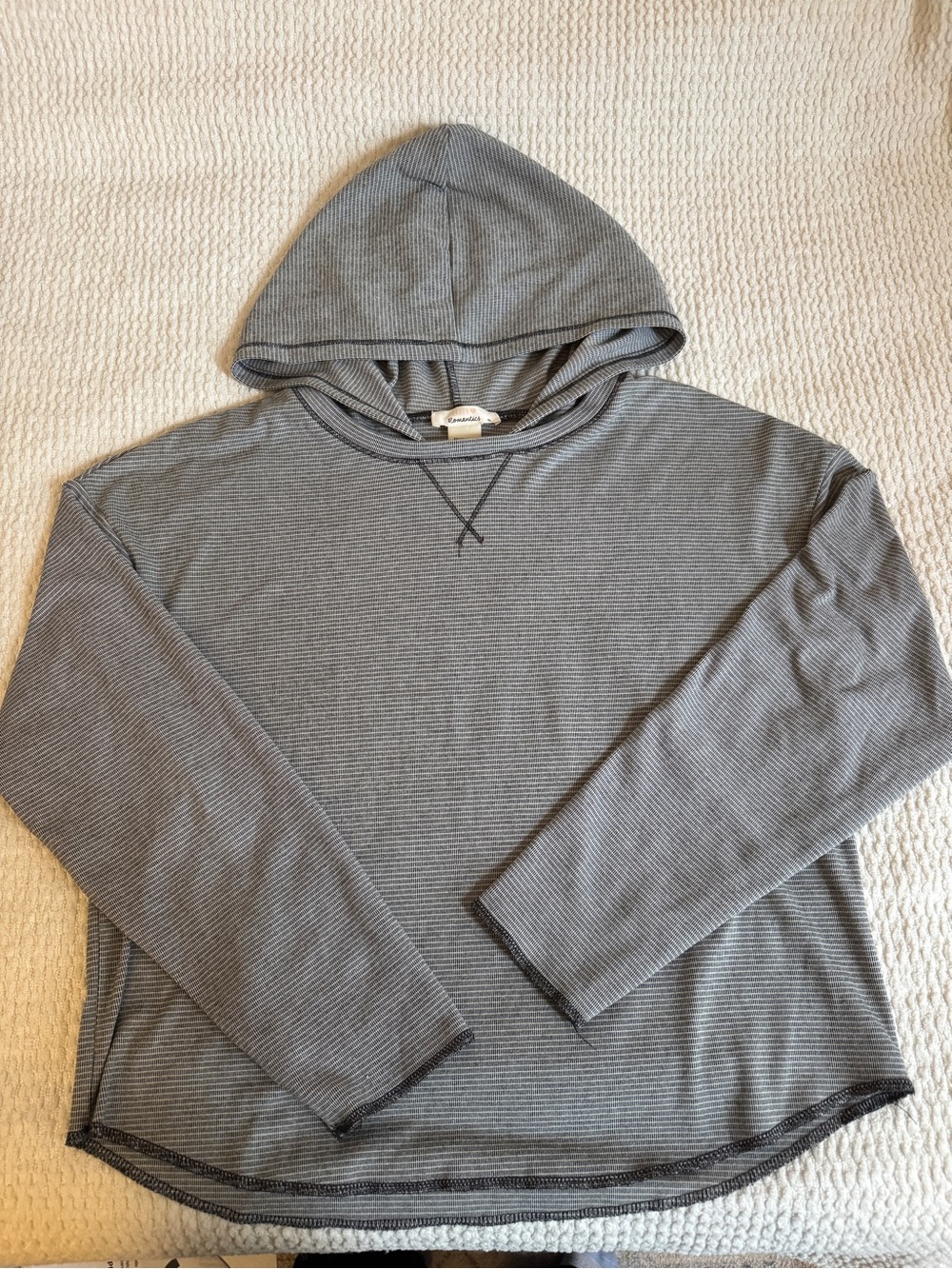Women’s Gray Hooded Long-Sleeve Shirt